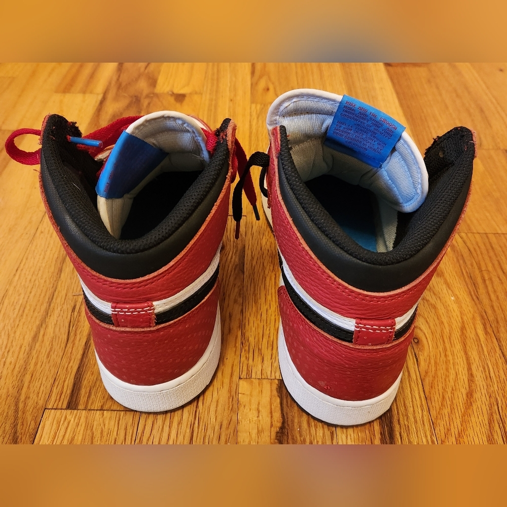 Nike Air Jordan 1 High OG SP Across The Spiderverse Spiderman 6.5Y - Picture 2 of 7